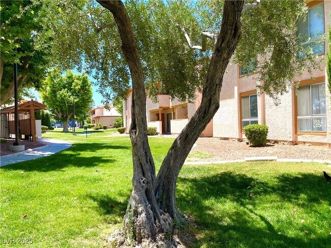 Building Photo - 1515 E Reno Ave