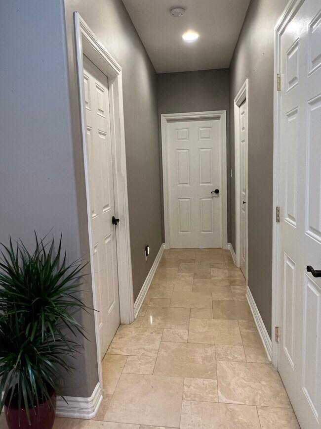 Building Photo - 6947 Jellico Ave