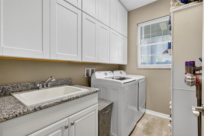 Building Photo - 4999 Oarsman Ct