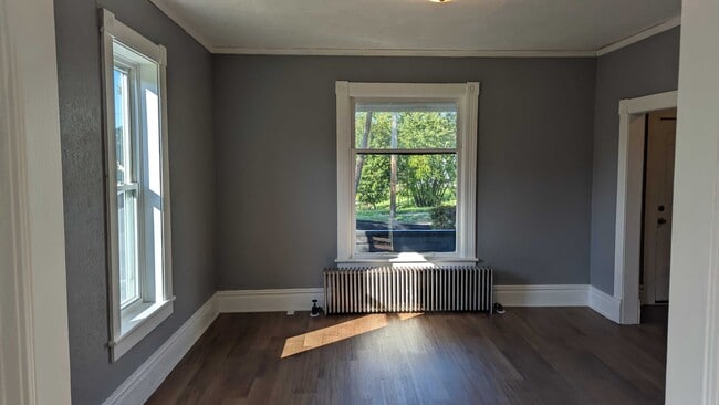 Building Photo - 305 Plummer St