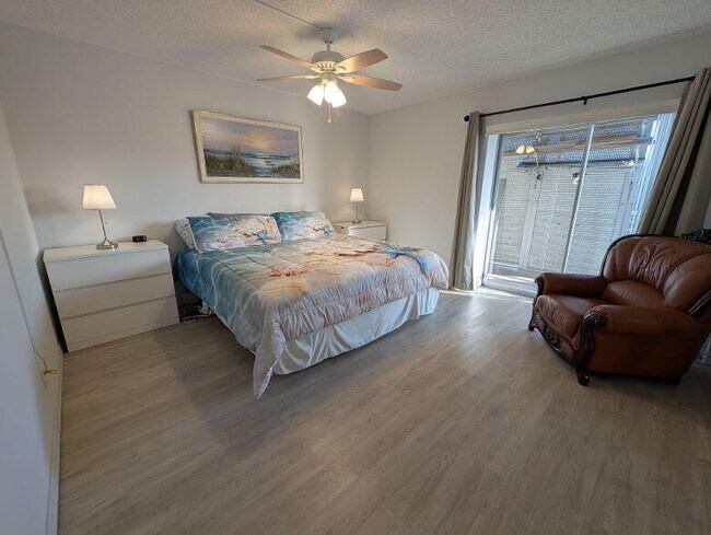 Building Photo - 2812 Garden Dr S