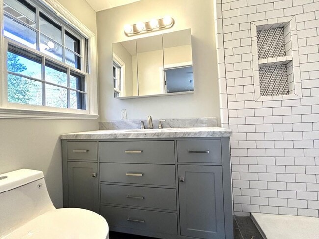 Building Photo - 1267 Arborvista Dr NE