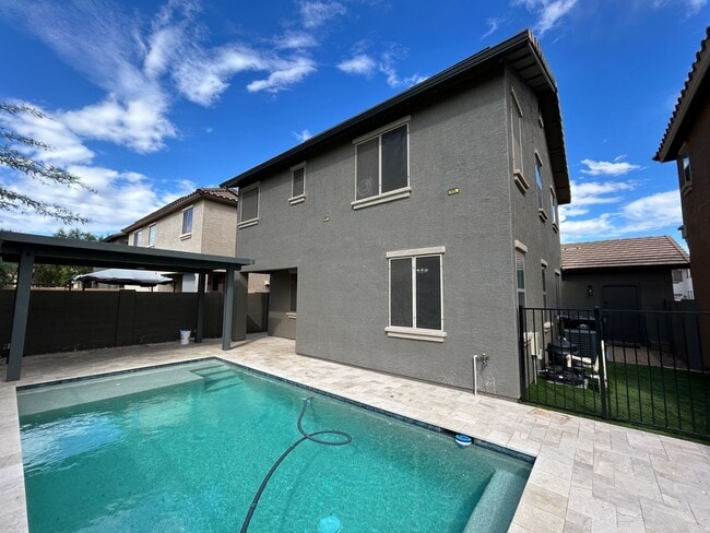 Building Photo - 15439 W Poinsettia Dr