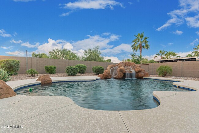 Building Photo - 31748 N Blackfoot Dr