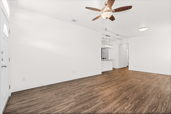 Building Photo - 5104 Rose Gdn Lp