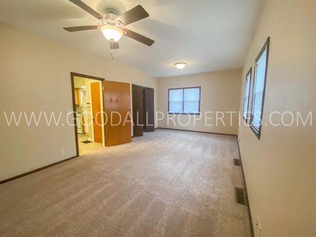 Building Photo - Updated 2-Bedroom Home in Adel with Large Yard