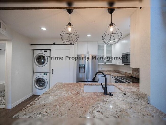 Building Photo - 8625 E Belleview Pl