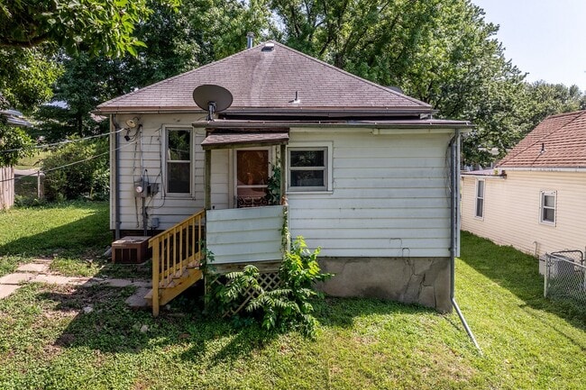 Building Photo - Remodeled 2-Bedroom Bungalow with Detached Garage & Large Backyard