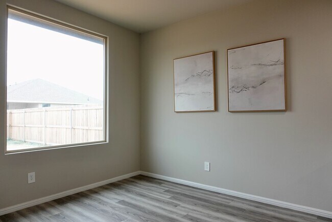 Building Photo - 6402 Globe Life Ct