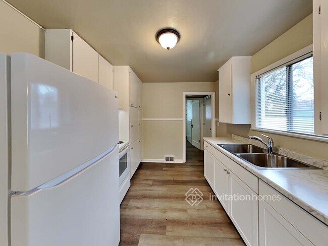 Building Photo - 6423 100th St SW