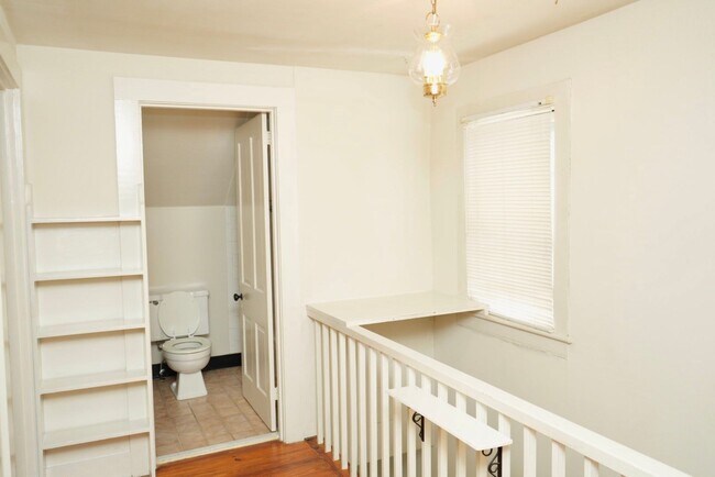 Building Photo - 109 Piedmont Ave N