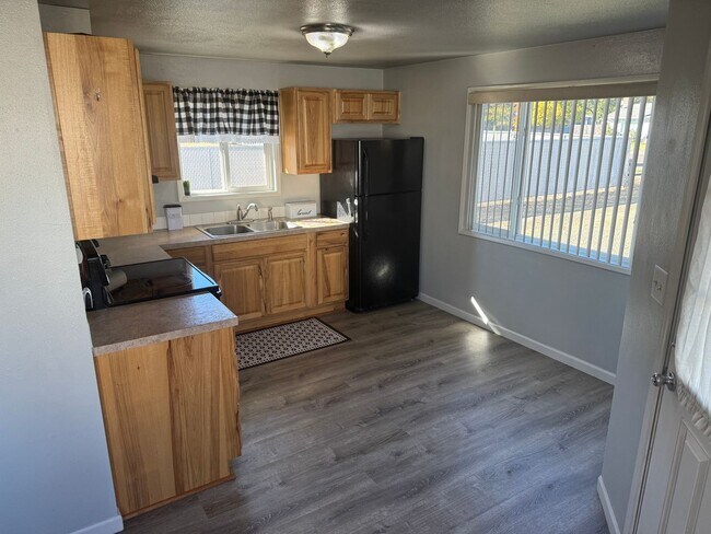 Building Photo - Super cute 2 bedroom, 1 bath house!