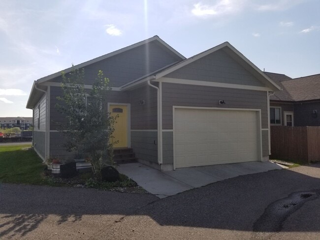 Building Photo - Adorable 2 Bedroom House- Great Location!