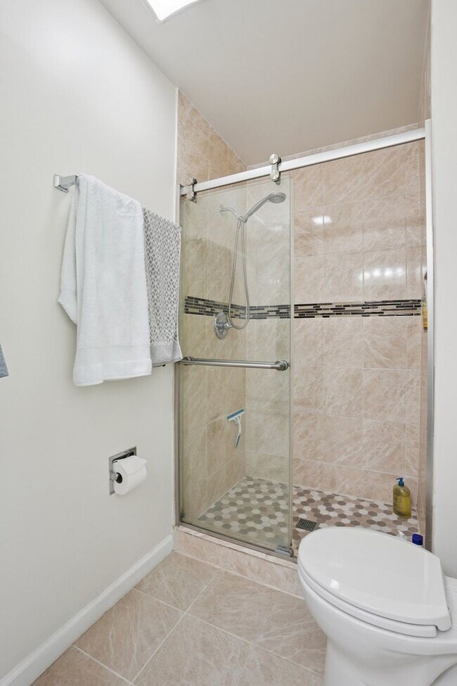 Building Photo - ocated in a sought-after community with to...