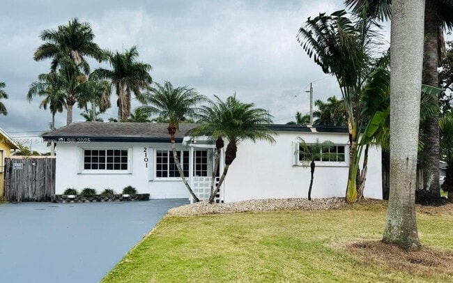 Primary Photo - 3 bedroom in Hollywood FL 33020