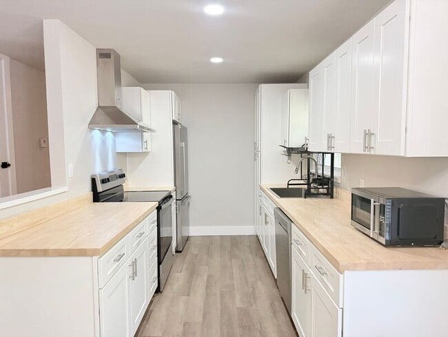 Building Photo - 6509 Julia Dr