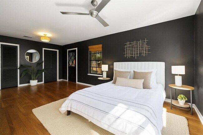 Building Photo - 2008 Matthews Ln