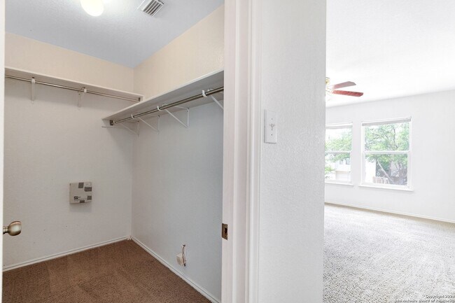Building Photo - 10106 Amber Flora Dr