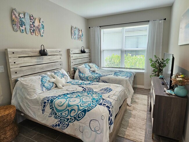 Building Photo - Annual Furnished or Seasonal Short-Term 4 Bedroom 2.5 Bathroom Home in Palmero!