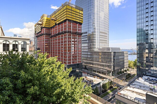 Building Photo - 77 Hudson St