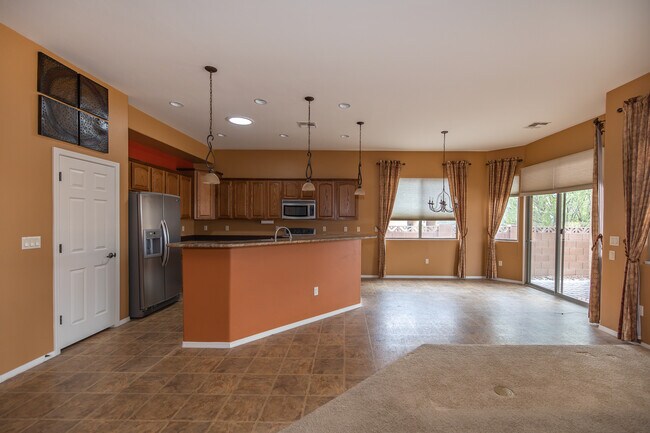 Building Photo - 1141 W Tenniel Dr