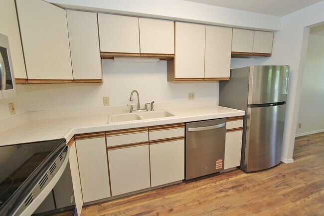 Building Photo - 3695 S Gekeler Ln