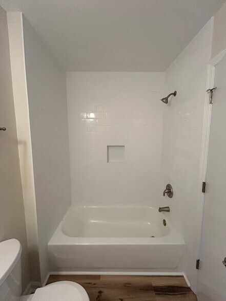 Building Photo - 1026 Hunters Trce