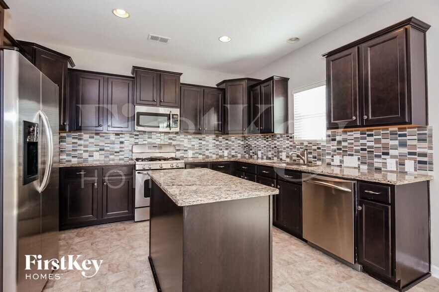 Building Photo - 6729 Barefoot Forest Dr