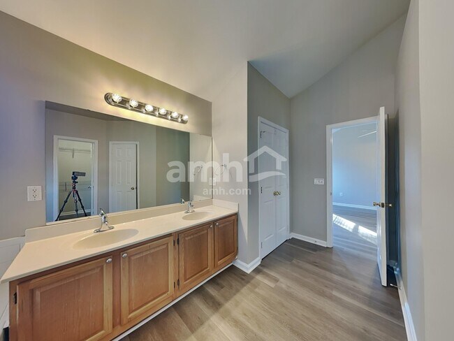 Building Photo - 3 Wingcup Way