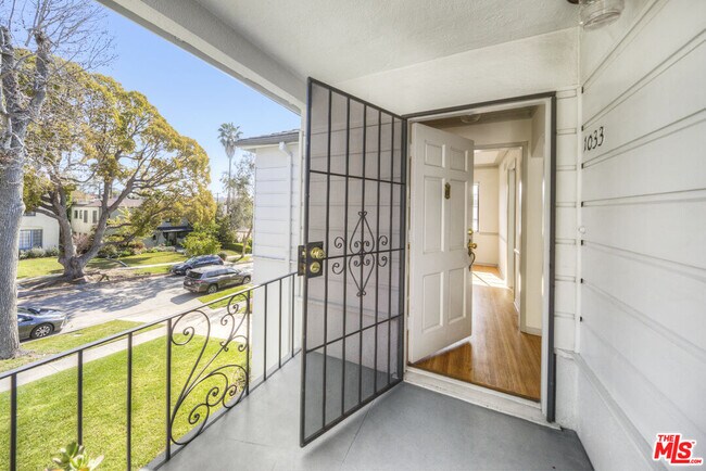 Building Photo - 1033 S Tremaine Ave