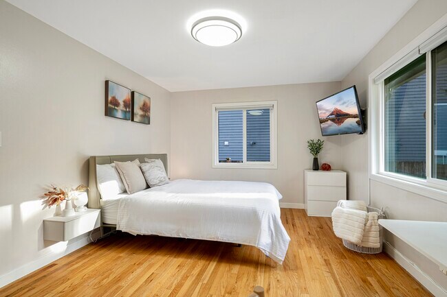Building Photo - Beautiful Home for Rent in Bellevue