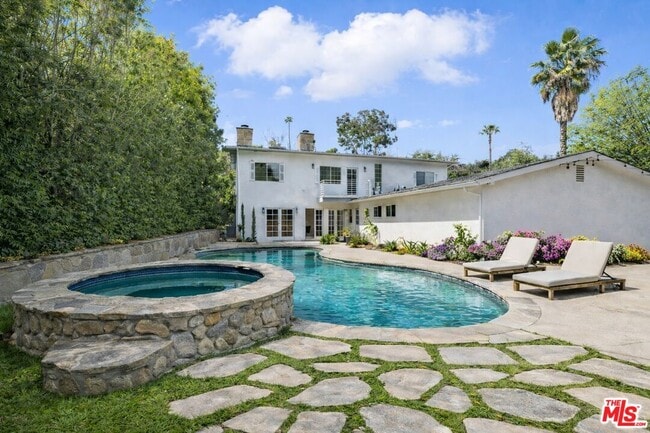 Building Photo - 5220 Melvin Ave