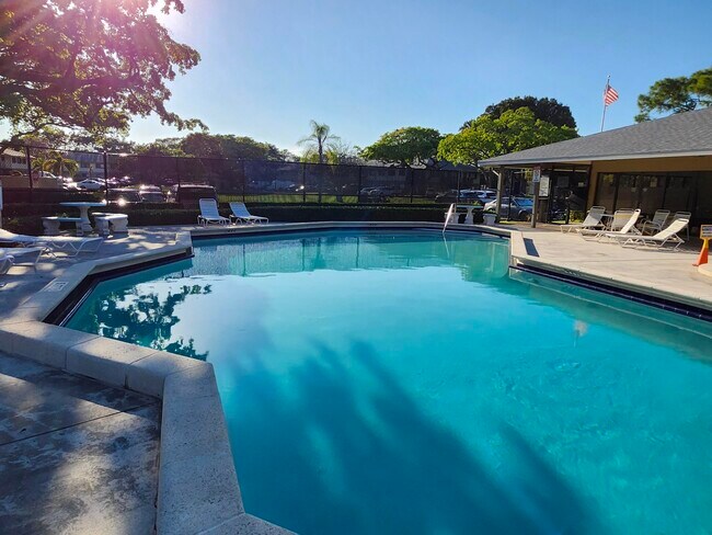 Building Photo - 545 Trace Cir