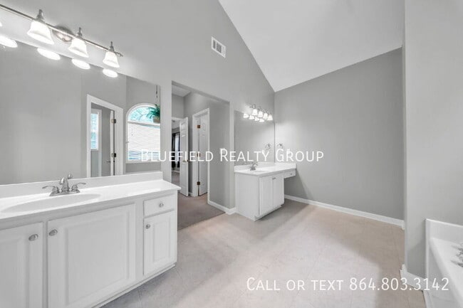 Building Photo - 417 Summergreen Way