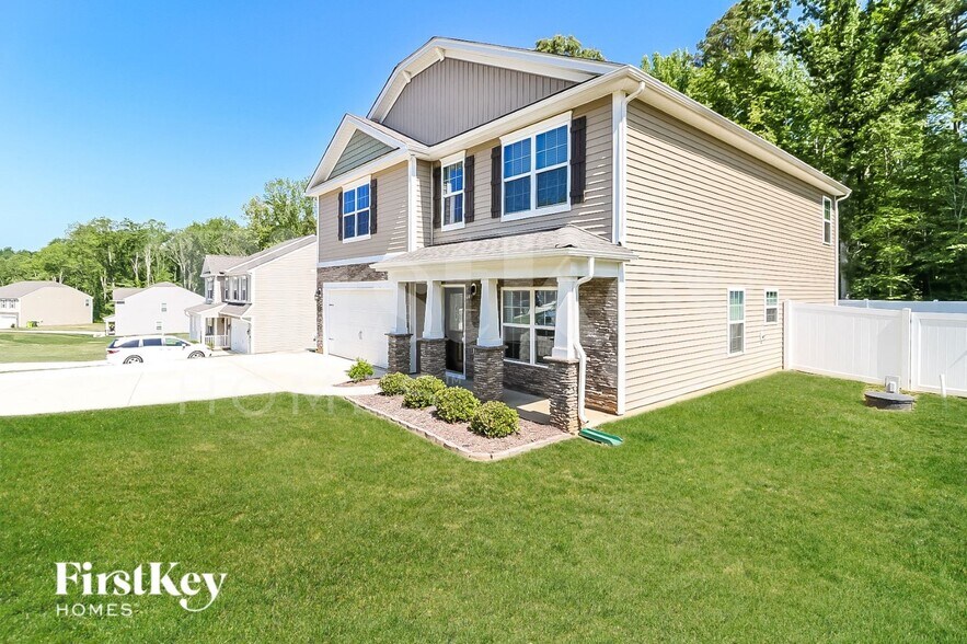 Building Photo - 310 Sawyer Ln