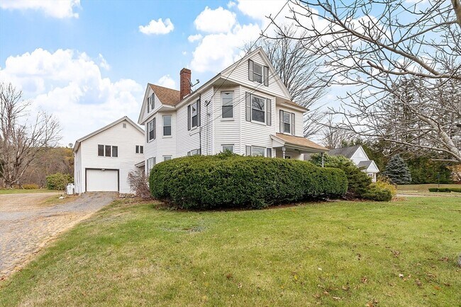 Building Photo - 2154 Main St