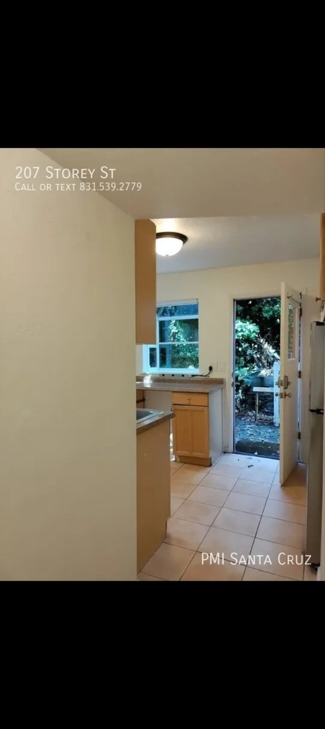 Building Photo - Charming Studio Apartment - West Side