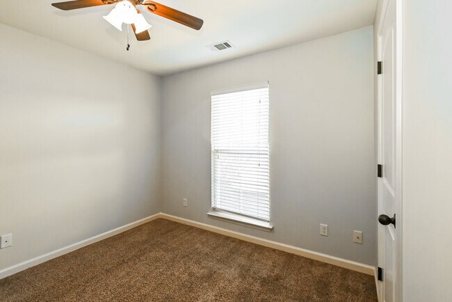Building Photo - 2639 Cherry Tree Dr