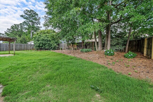 Building Photo - 4890 Somerset Dr