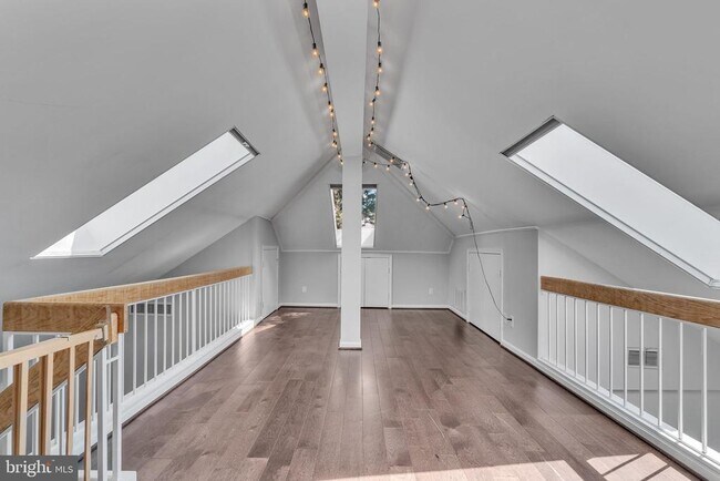 Building Photo - 525 Bashford Ln