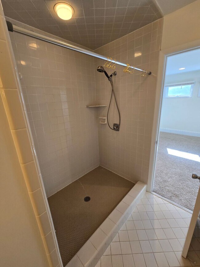 Building Photo - 7401 Mariner Cove Dr