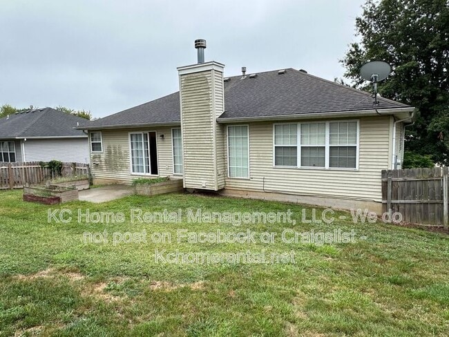 Building Photo - 625 NW Rosaceae Dr