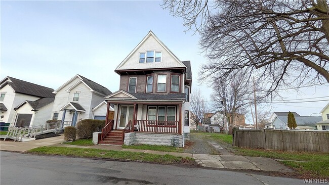 Building Photo - 26 Madison St