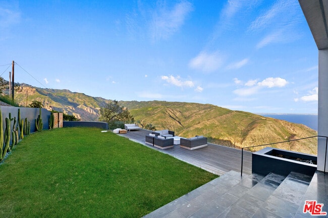 Building Photo - 21766 Azurelee Dr