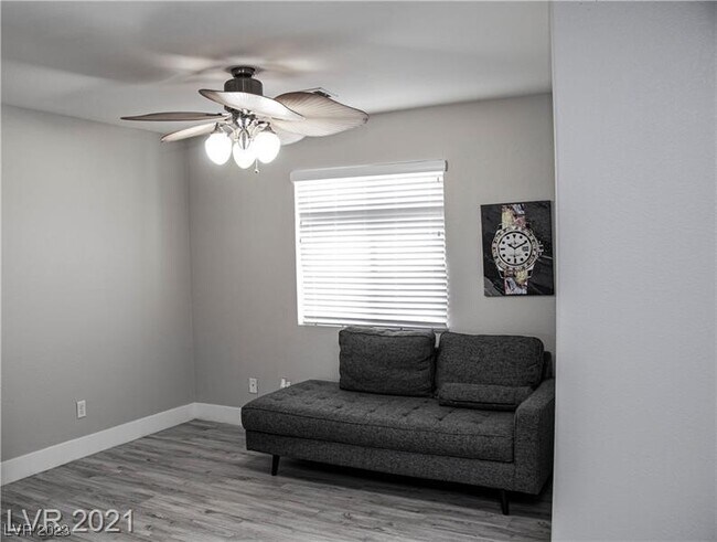 Building Photo - 9512 Green Vineyard Ave