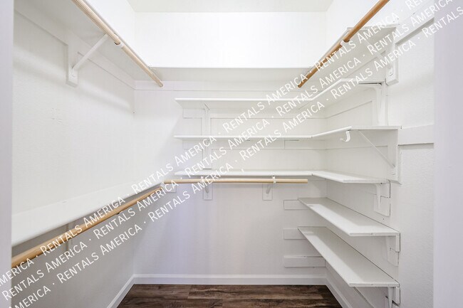Building Photo - 4150 W Kent Dr