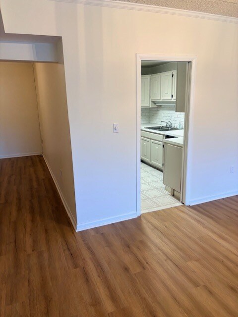 Building Photo - 550 Clay Ave