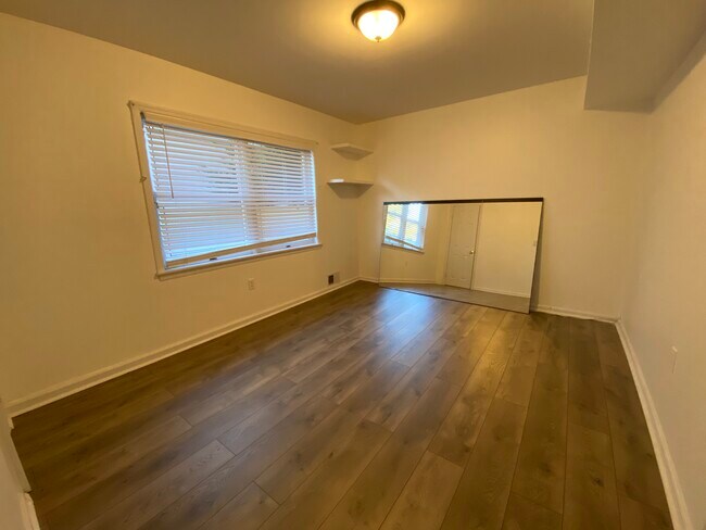 Building Photo - 75 Trantor Pl
