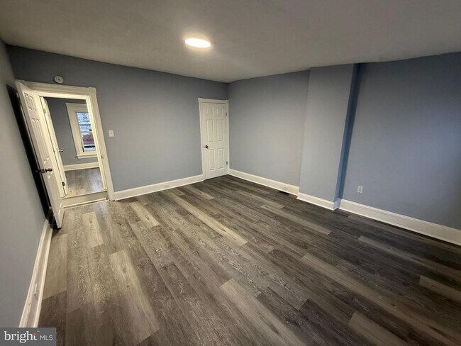 Building Photo - 363 E Airy St