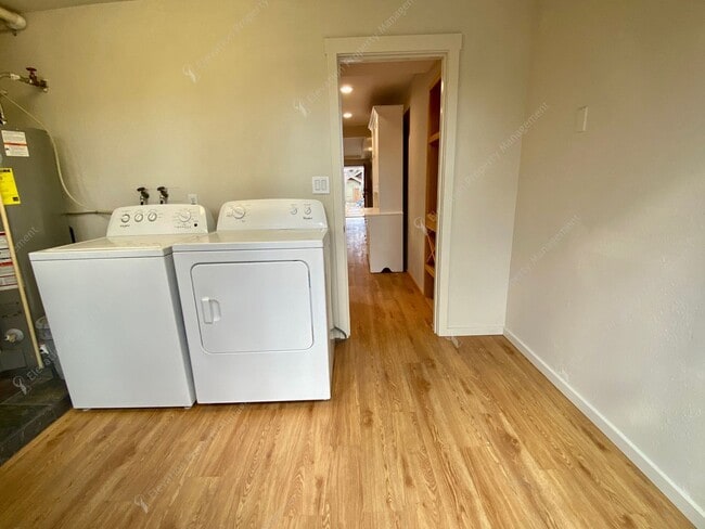 Building Photo - Charming 2 BR in downtown Bend - flexible ...